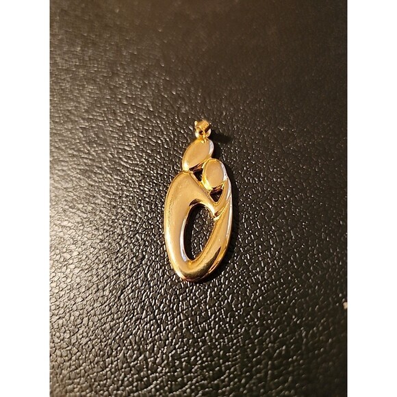 Unbranded Jewelry - Gold Tone Mother's And Child Pendant/Charm
